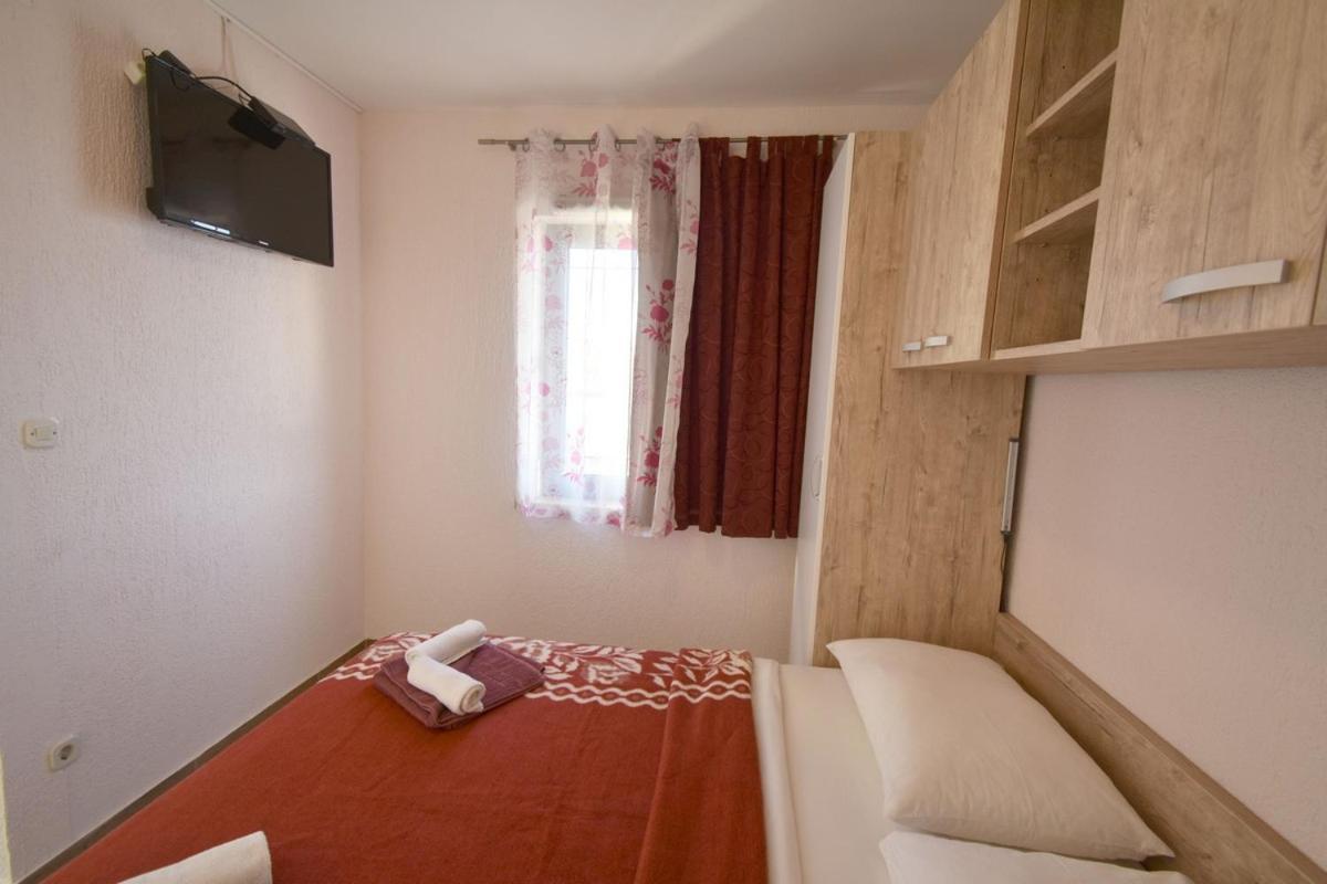 Denjak Apartments Kornić Buitenkant foto