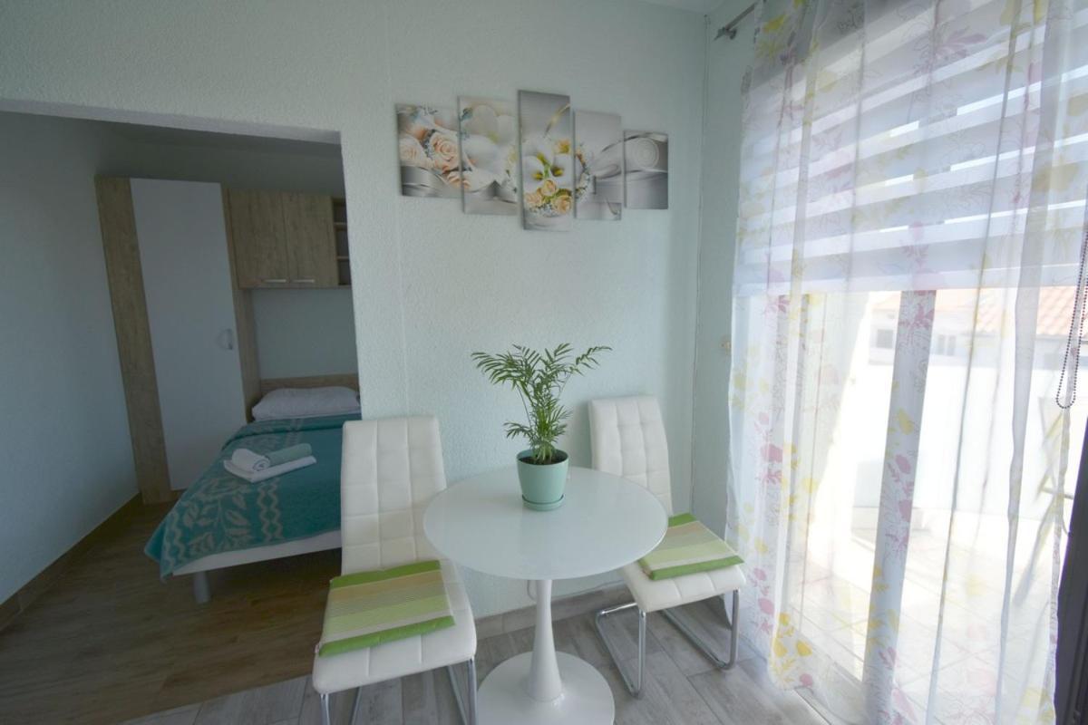 Denjak Apartments Kornić Buitenkant foto